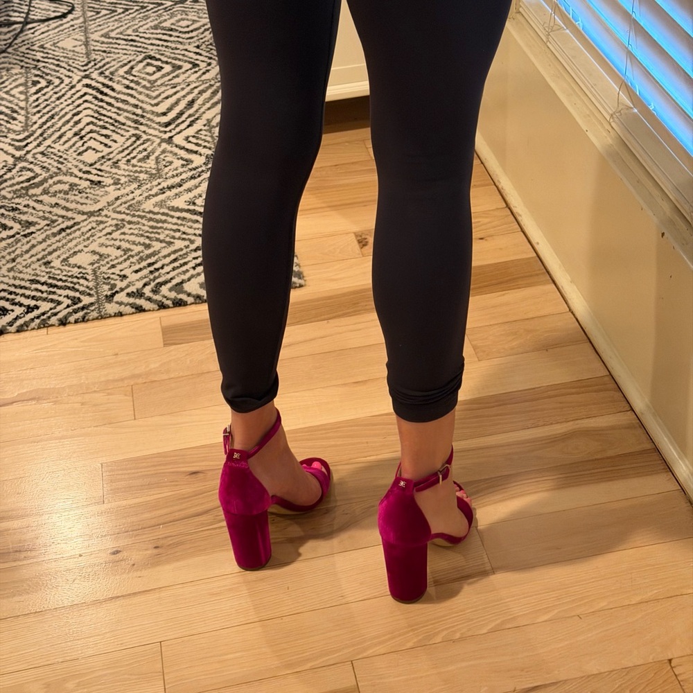 Sam Edelman Yaro Block Heel Sandals in a pink velvet finish. Size 6.5! - Picture 3 of 6